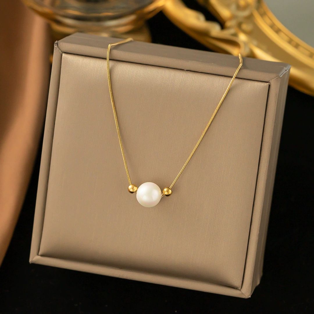 Golden Flow Pearl Necklace