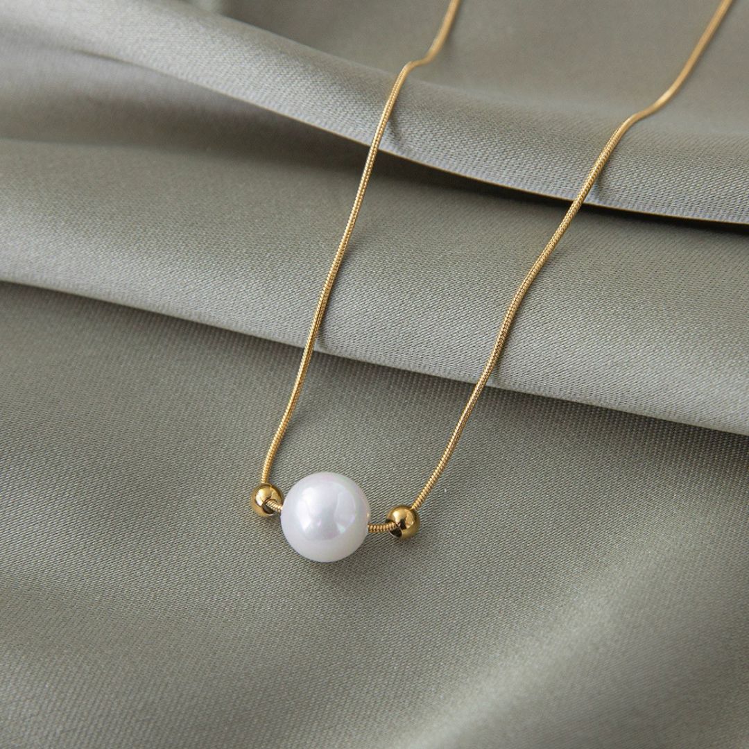 Golden Flow Pearl Necklace