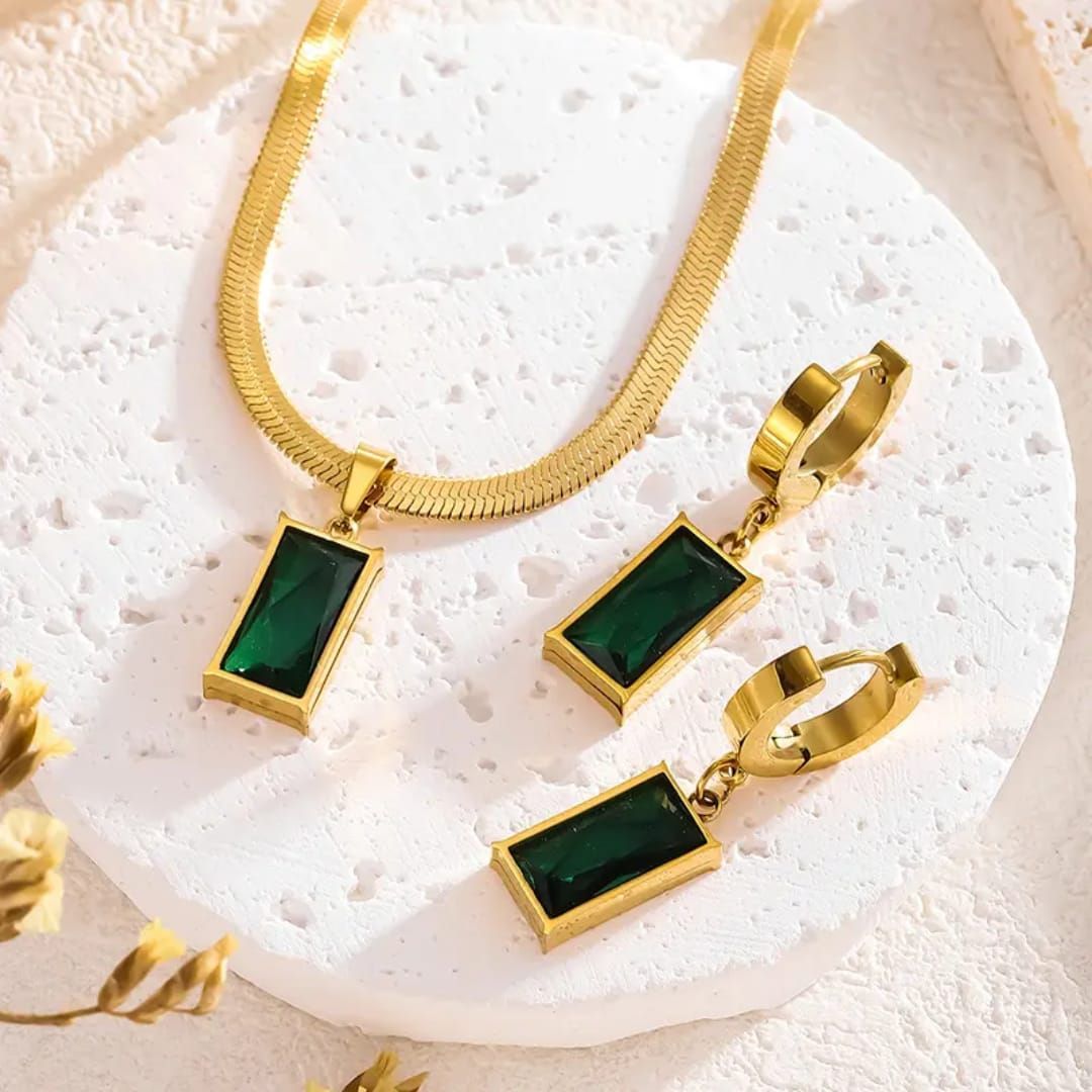 Emerald Majesty Necklace Set