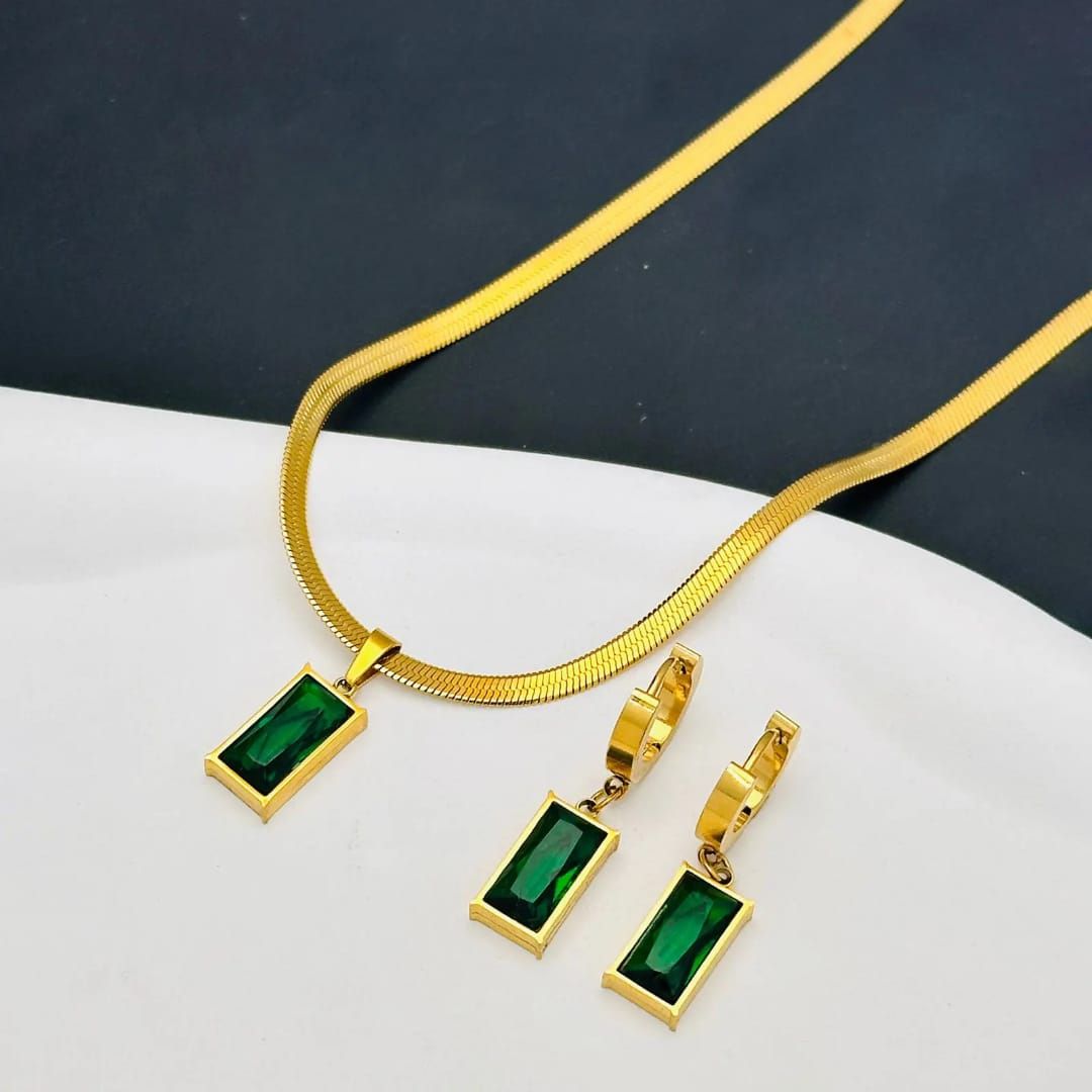 Emerald Majesty Necklace Set