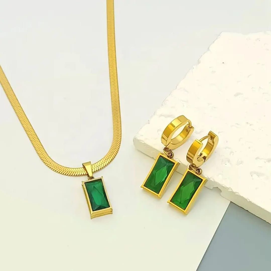Emerald Majesty Necklace Set