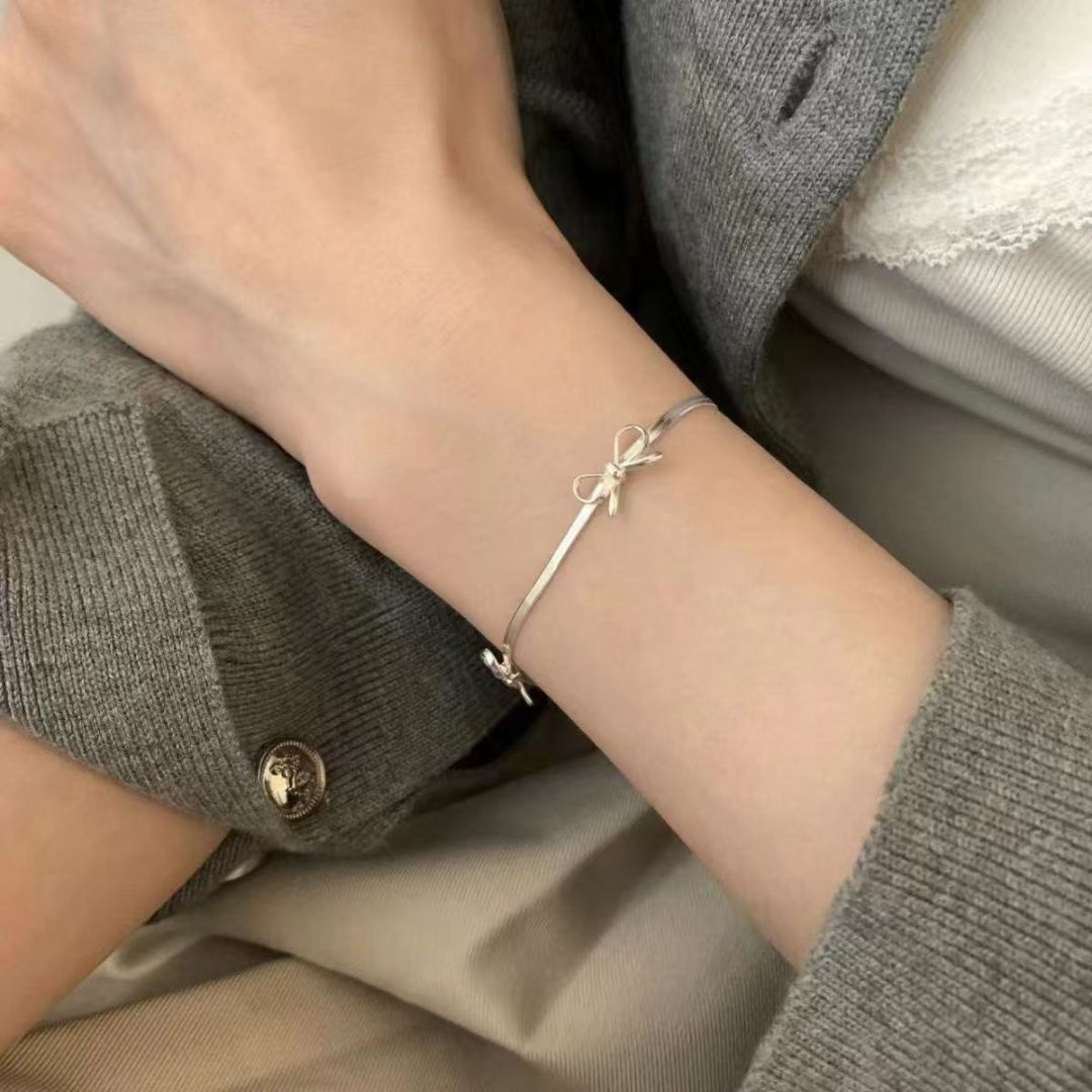 Moonline Bow Bracelet