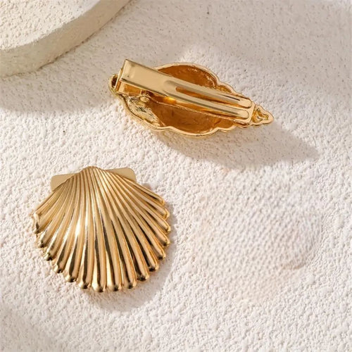 Seashell hair clip
