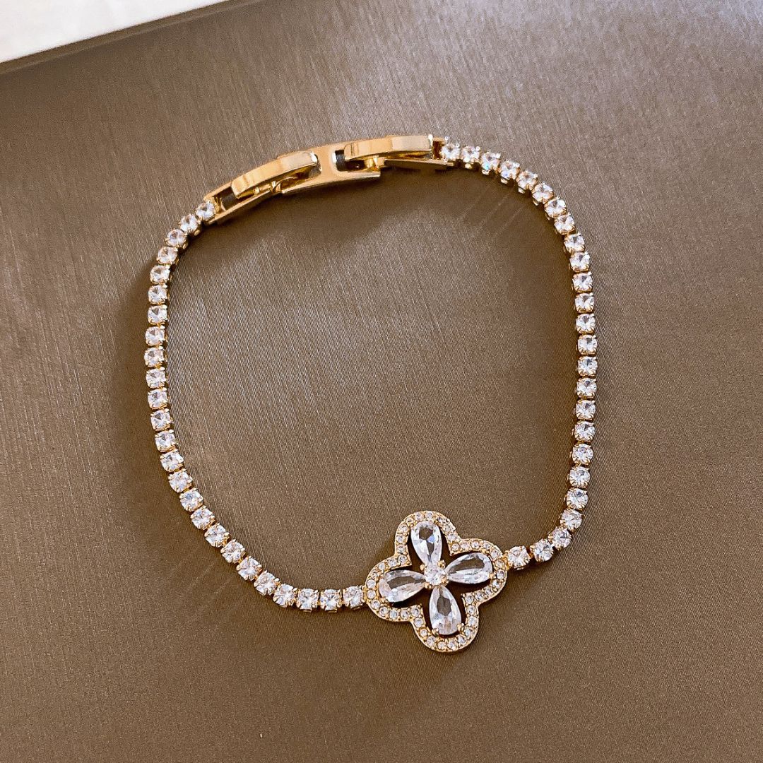 Eternal Clover Bracelet