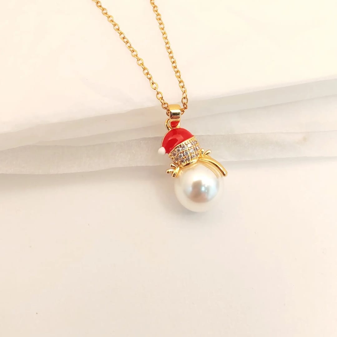 Santa's Snowy Pearl Necklaces