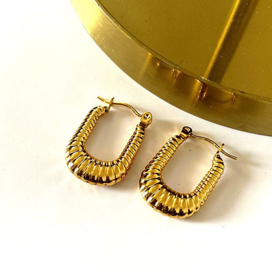 Dainty Chic Hoop Earrings