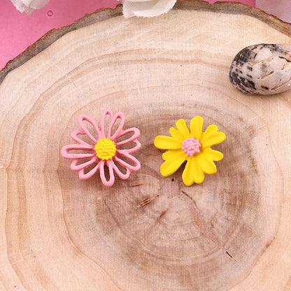 Mismatched Daisy Earrings