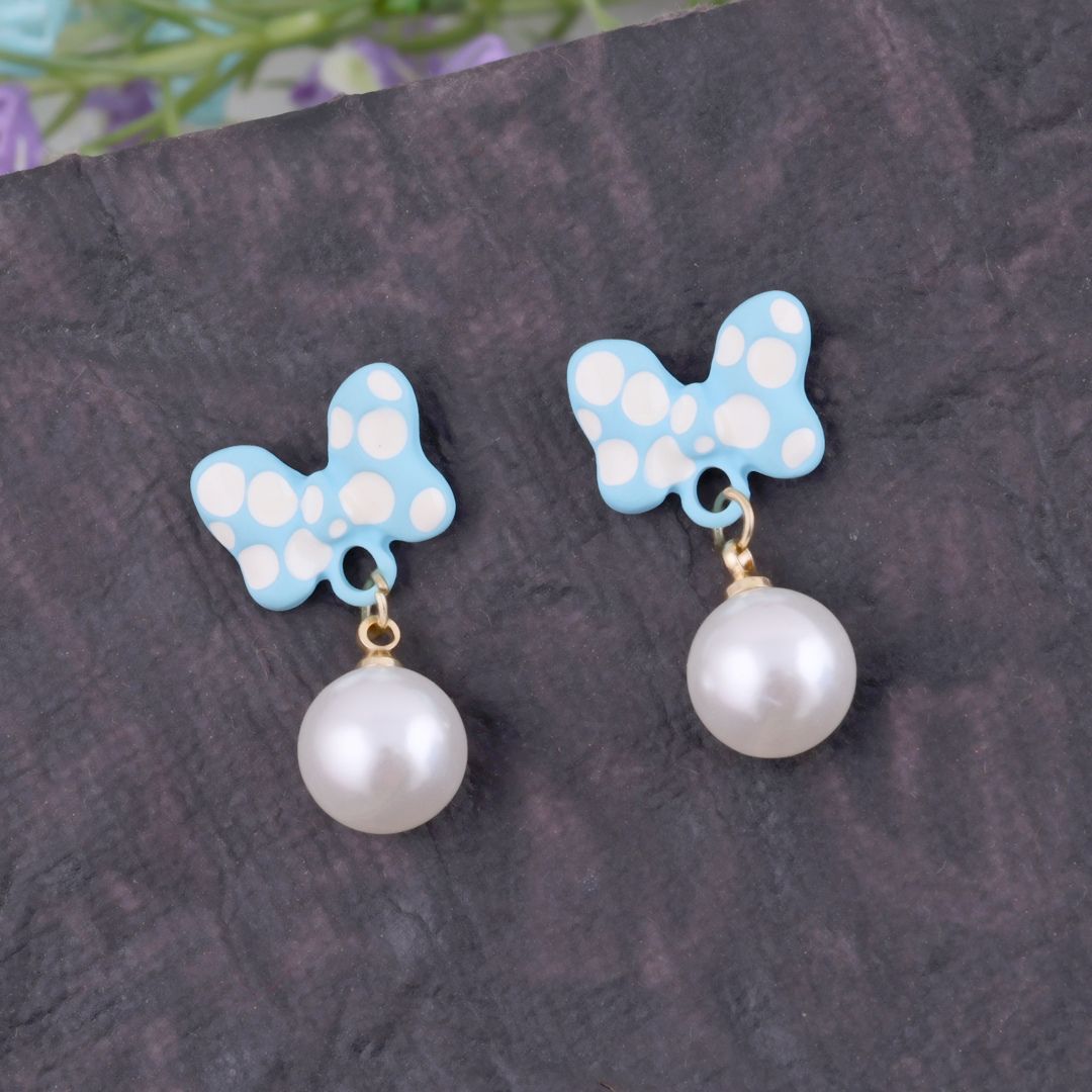 A Pearl of Bow Earring