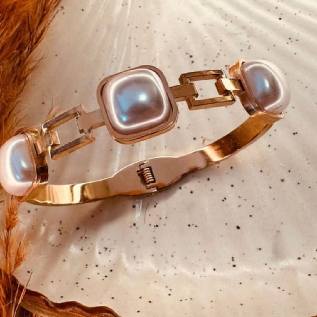 Majestic Pearl & Gold Bangle