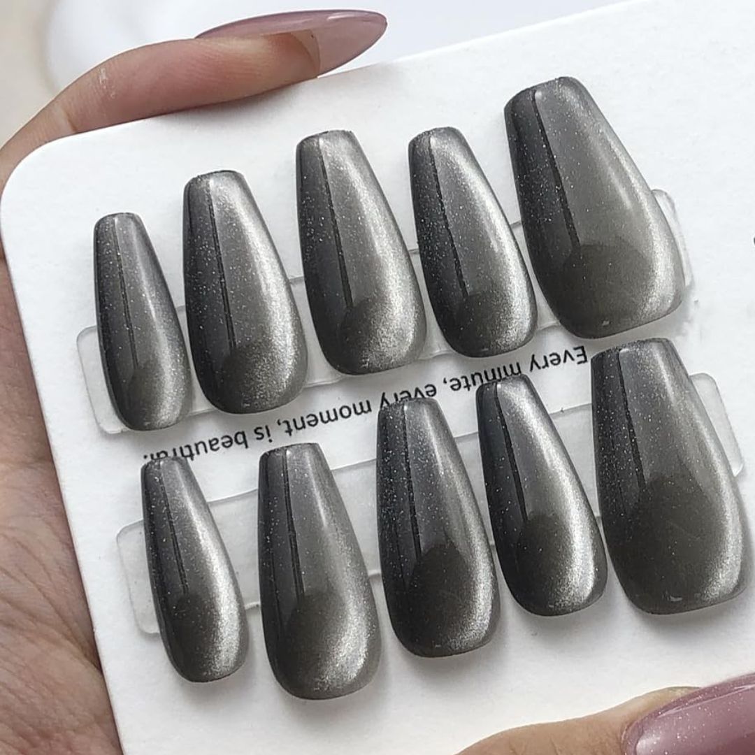 Minimal Grey Nails