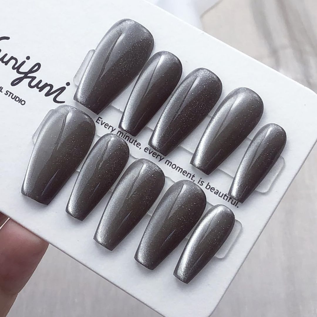 Minimal Grey Nails