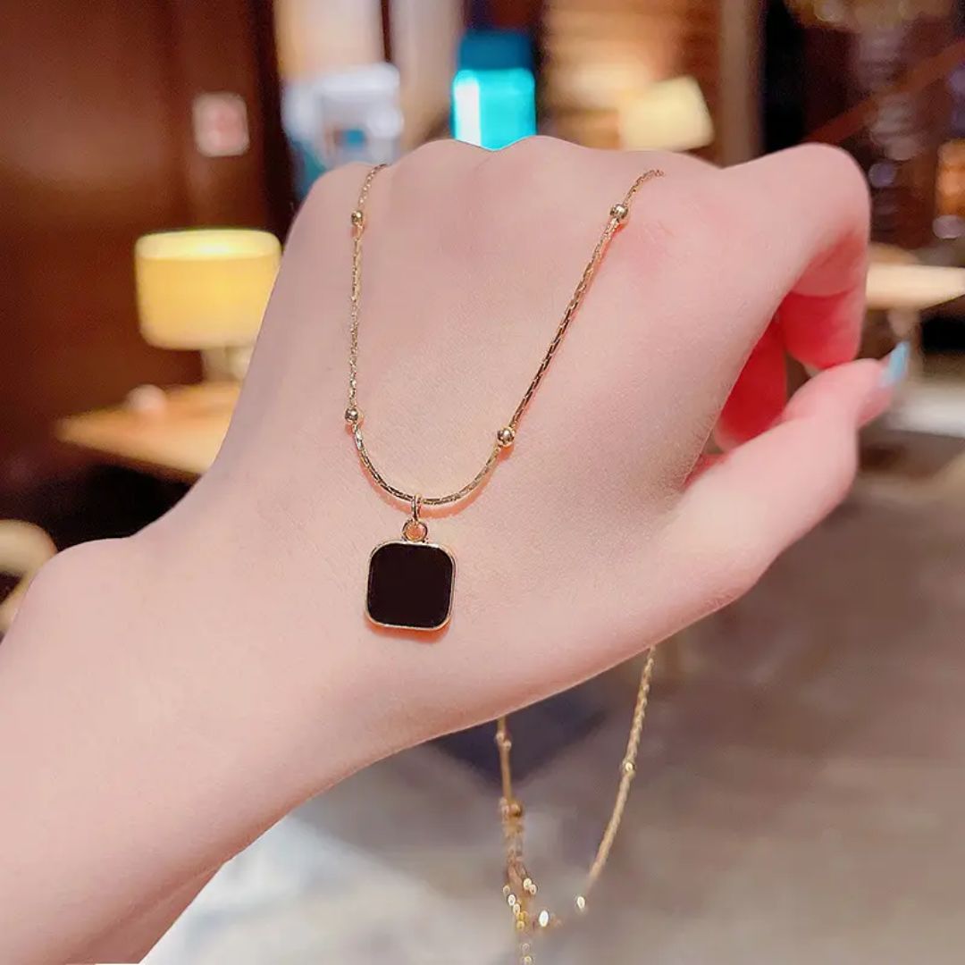 Golden Wink necklace
