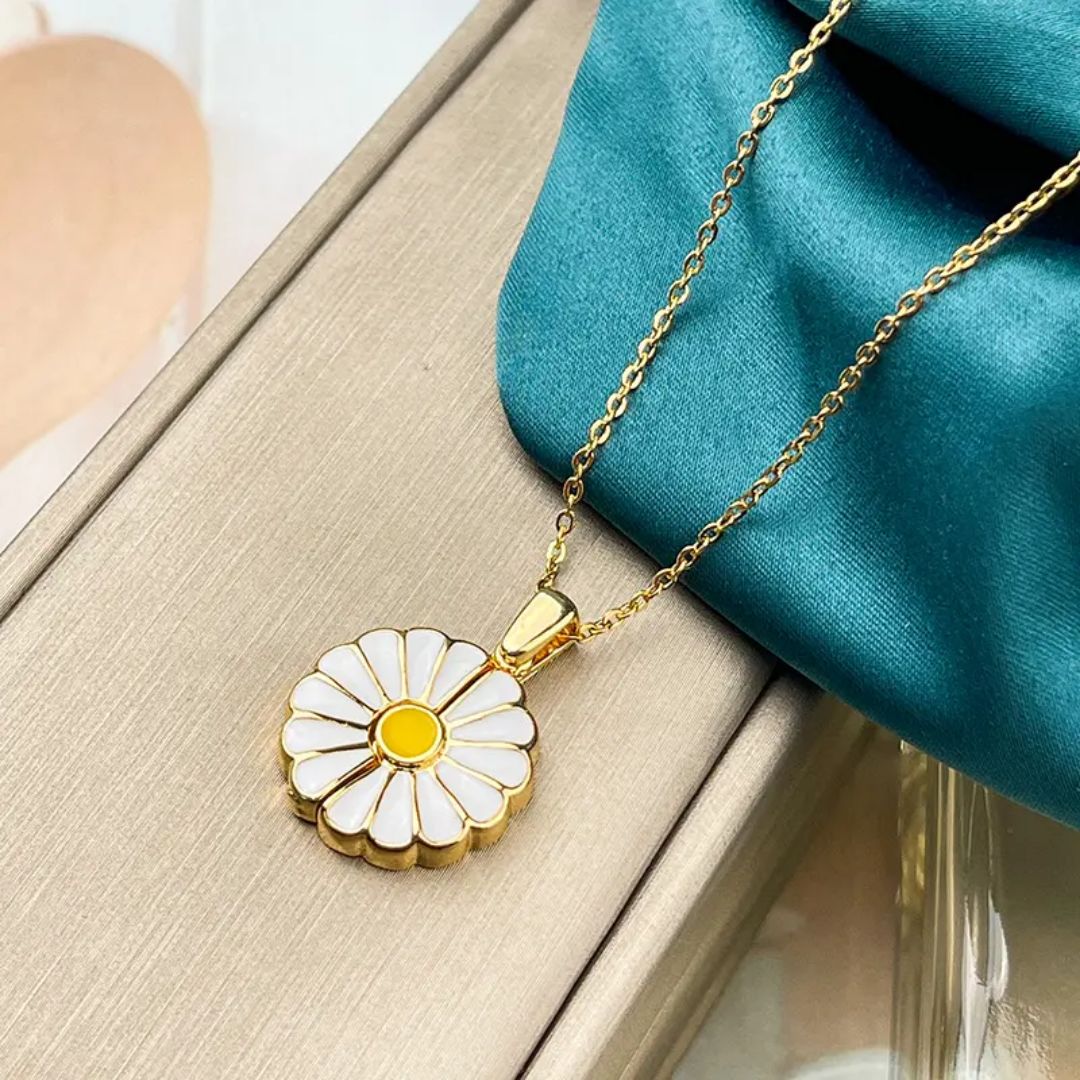 Daisy Bloom Necklace
