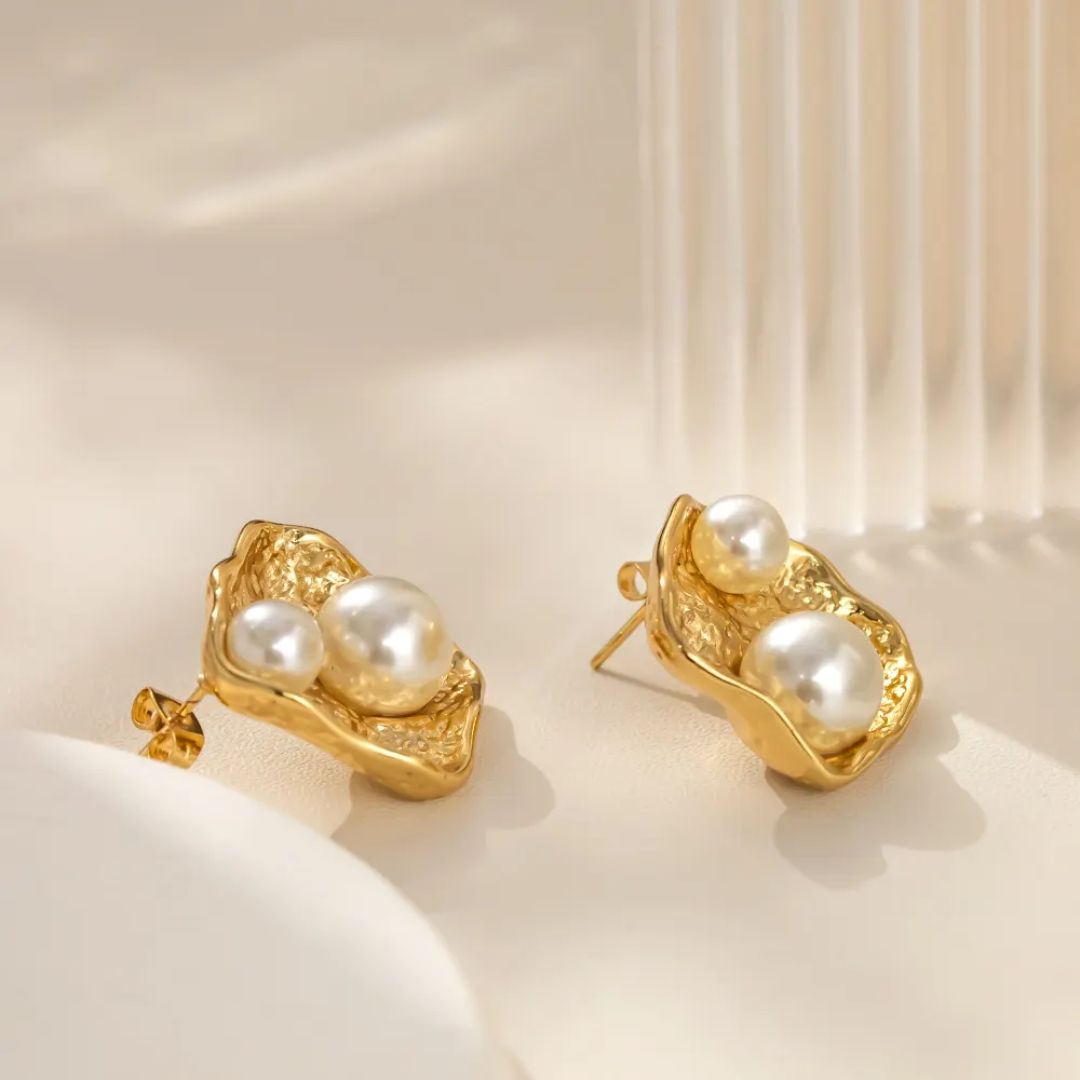 Arana Pearls Earring