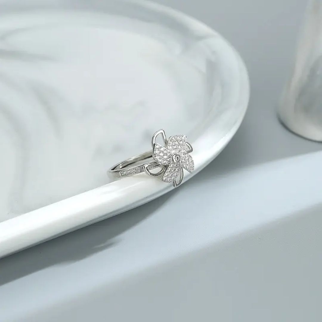Shimmering silver floral rotating ring