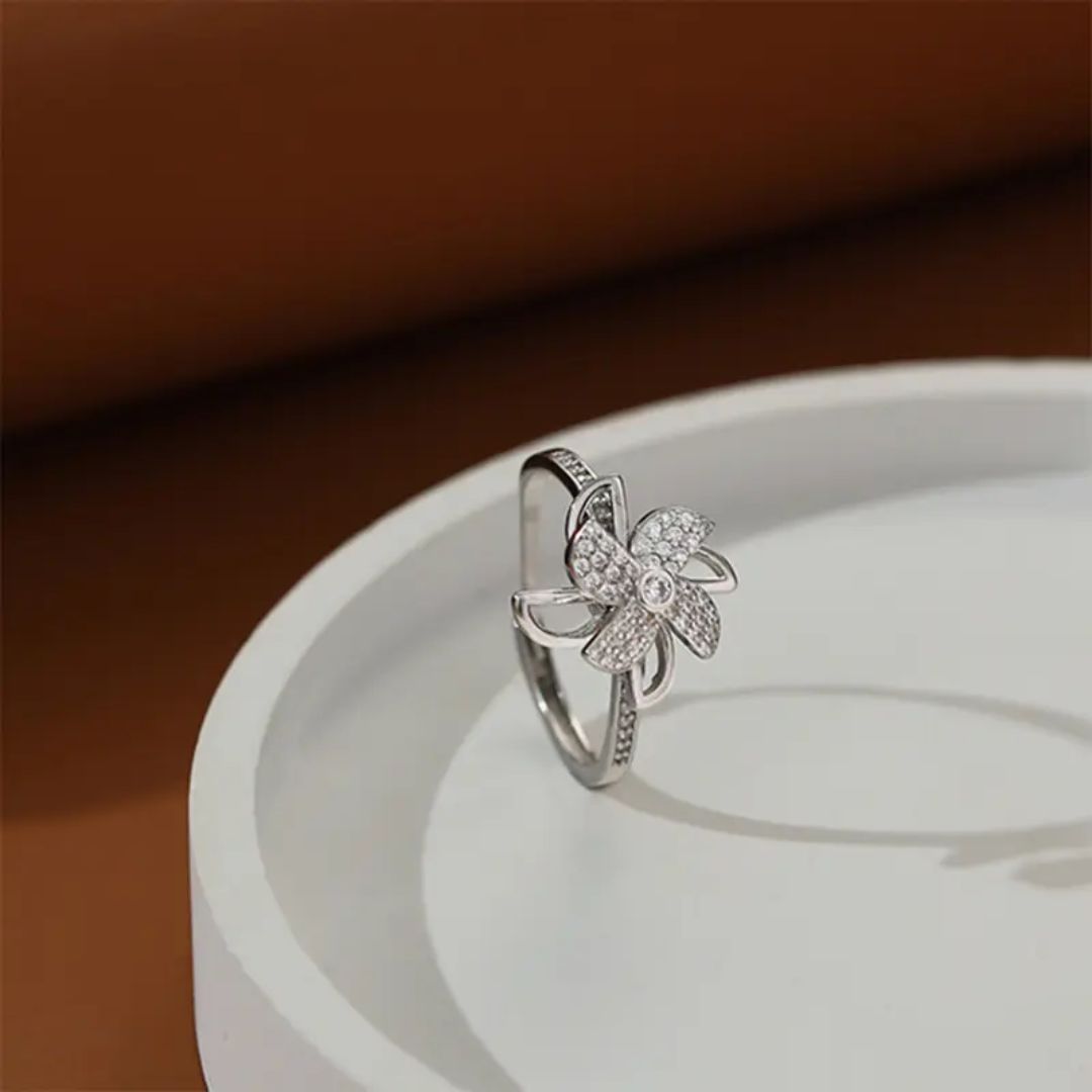 Shimmering silver floral rotating ring