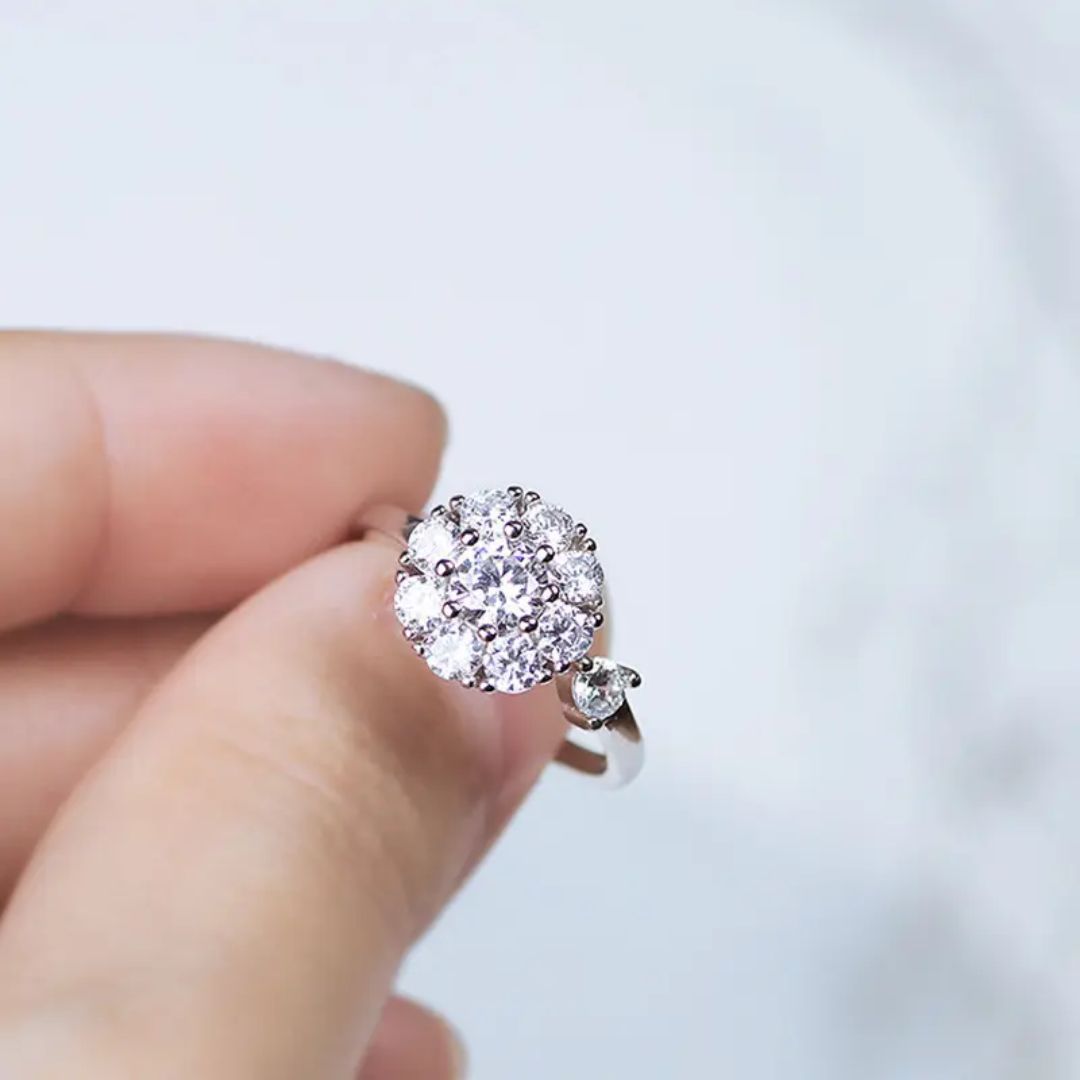 Lustrous Fleur Rotating Ring