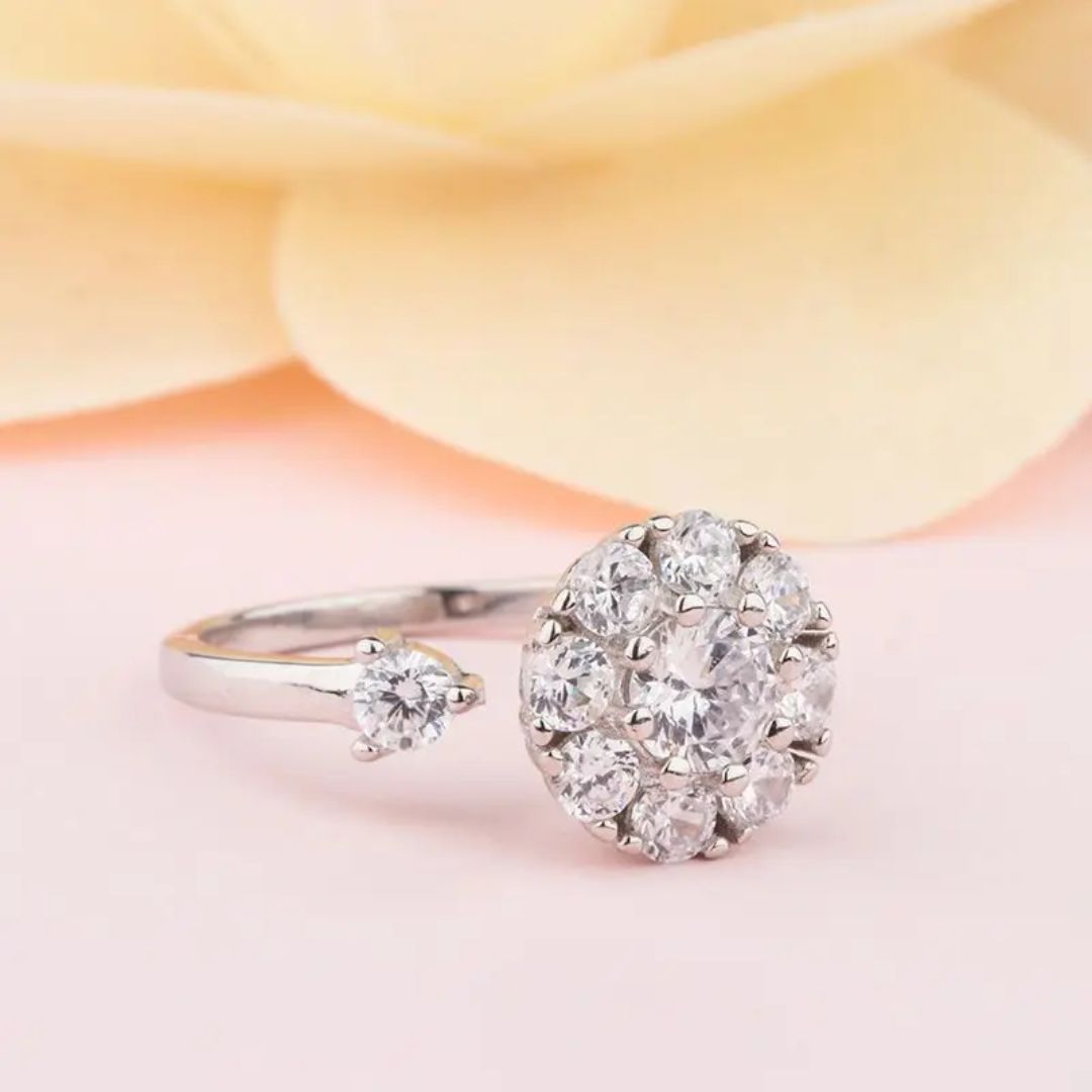 Lustrous Fleur Rotating Ring