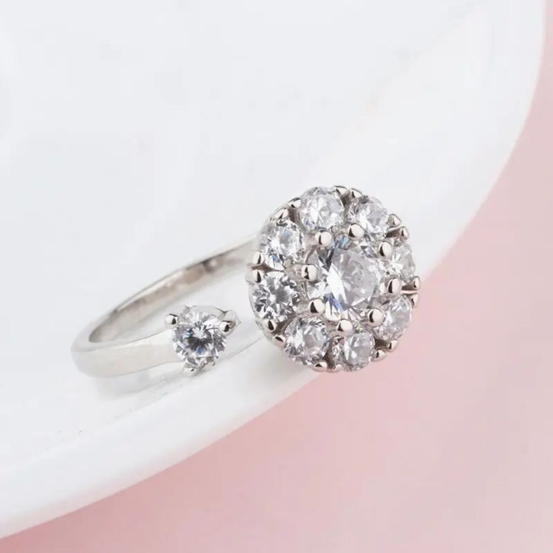 Lustrous Fleur Rotating Ring