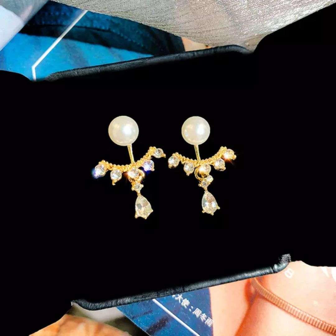 Bling Blogger Pearl Earrings